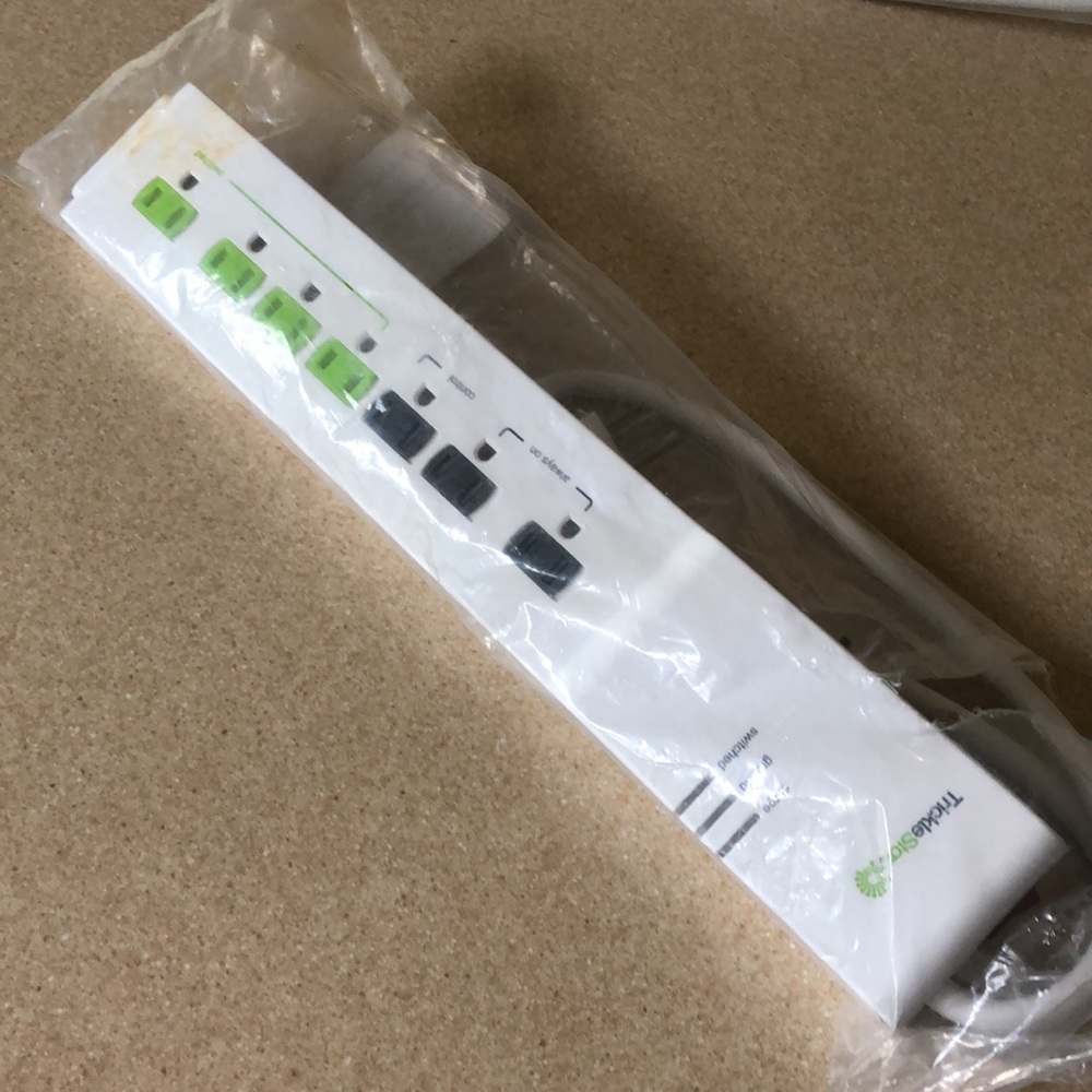 NWT TrickleStar TS1104 7 Outlet Advanced Powerstrip+, Multi-sensor, Color White
